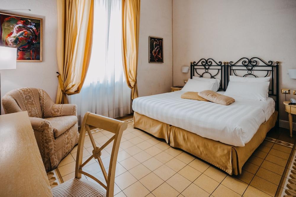 Hotel Costantinopoli 104